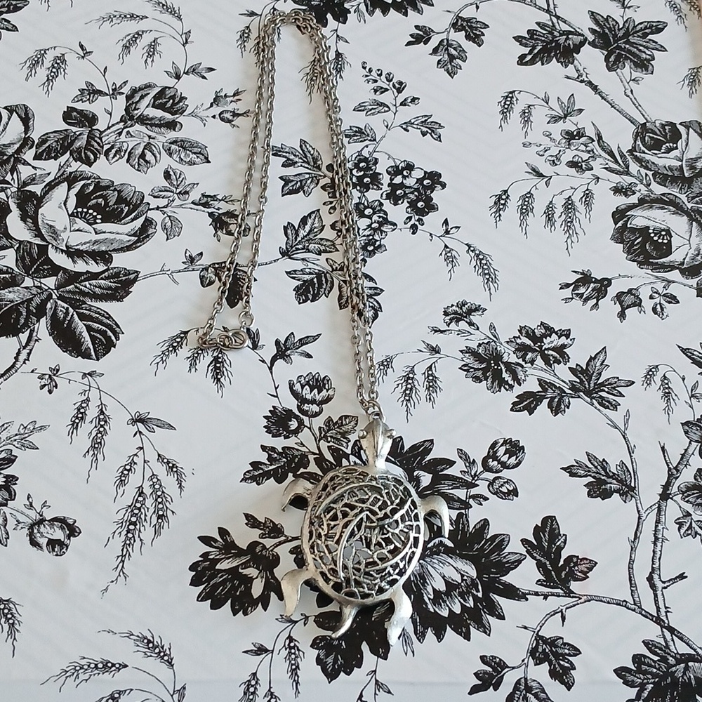 Vintage Silvertone Animal Eclectic Whimsical Turtle Pendant Necklace